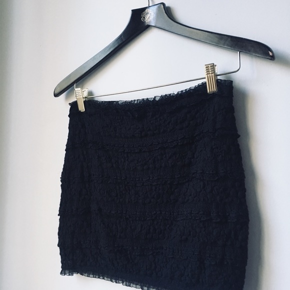 Guess bodycon lace mini skirt - Picture 4 of 8